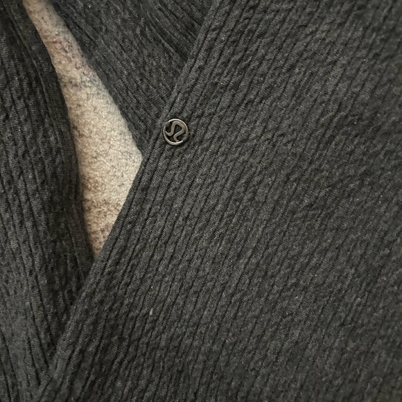 Lululemon Retreat Yourself Crop Size 4 - Picture 4 of 5